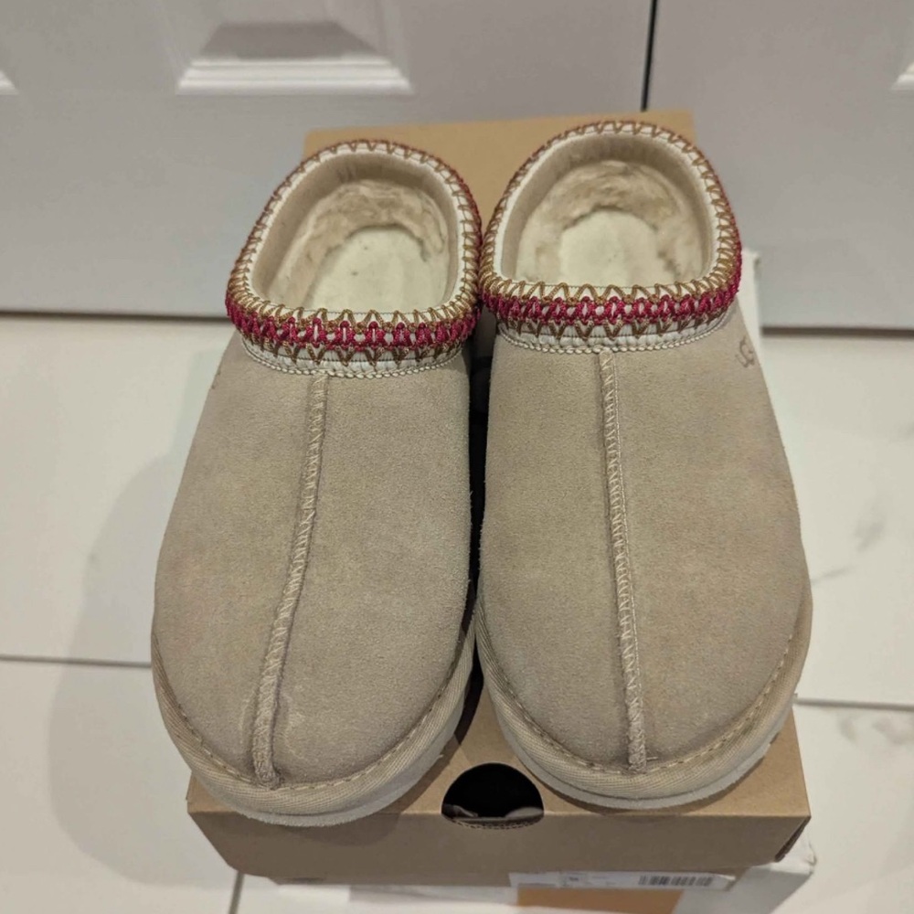 Cozy Beige Slip-On Slippers with Pink Trim